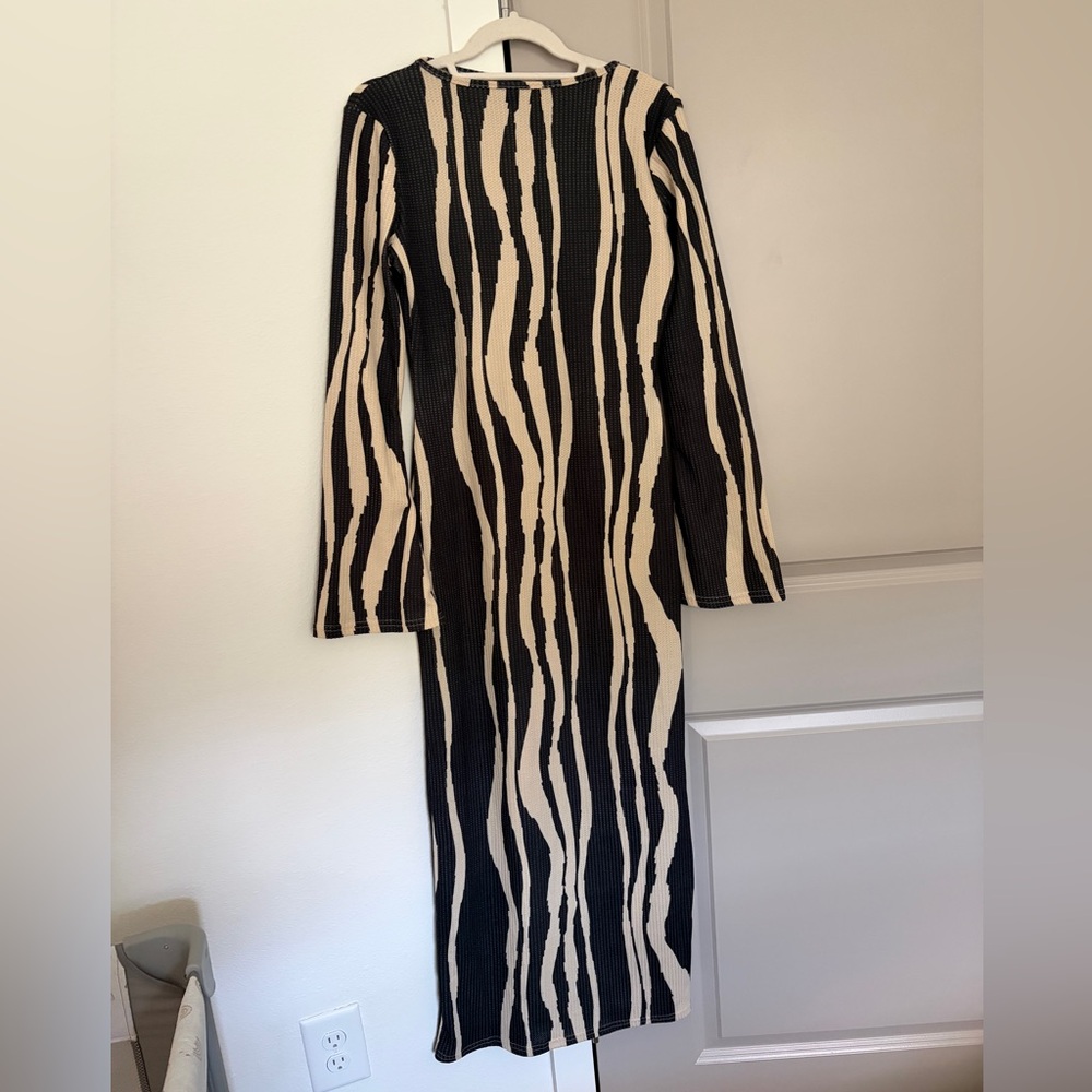 Black and white print Boohoo midi dress